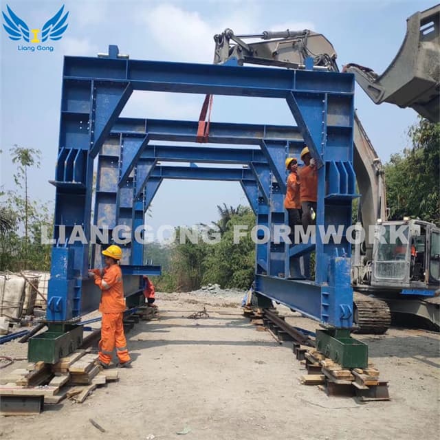 Steel Hydraulic Tunnel Lining Trolley Para sa Railway Tunnel Construction