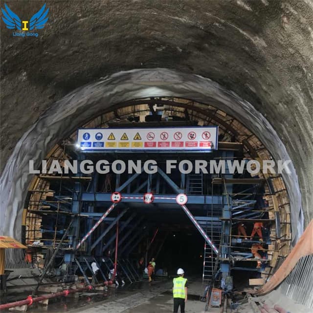 Steel Hydraulic Tunnel Lining Trolley Para sa Railway Tunnel Construction