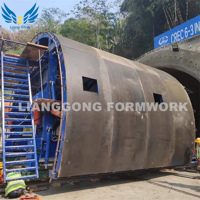 Steel Hydraulic Tunnel Lining Trolley Para sa Railway Tunnel Construction