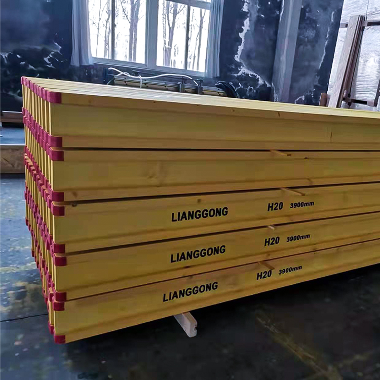 Ano ang bentahe ng timber formwork?