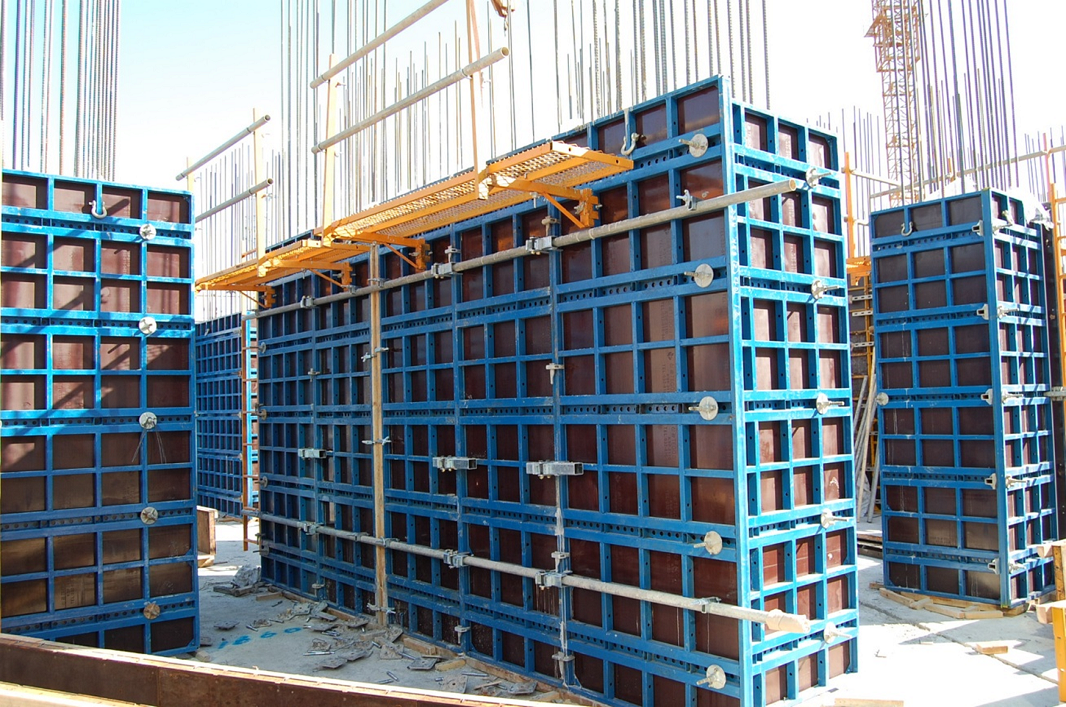 China Manufacturer 65 Plywood Steel Frame Formwork Para sa Concrete Building